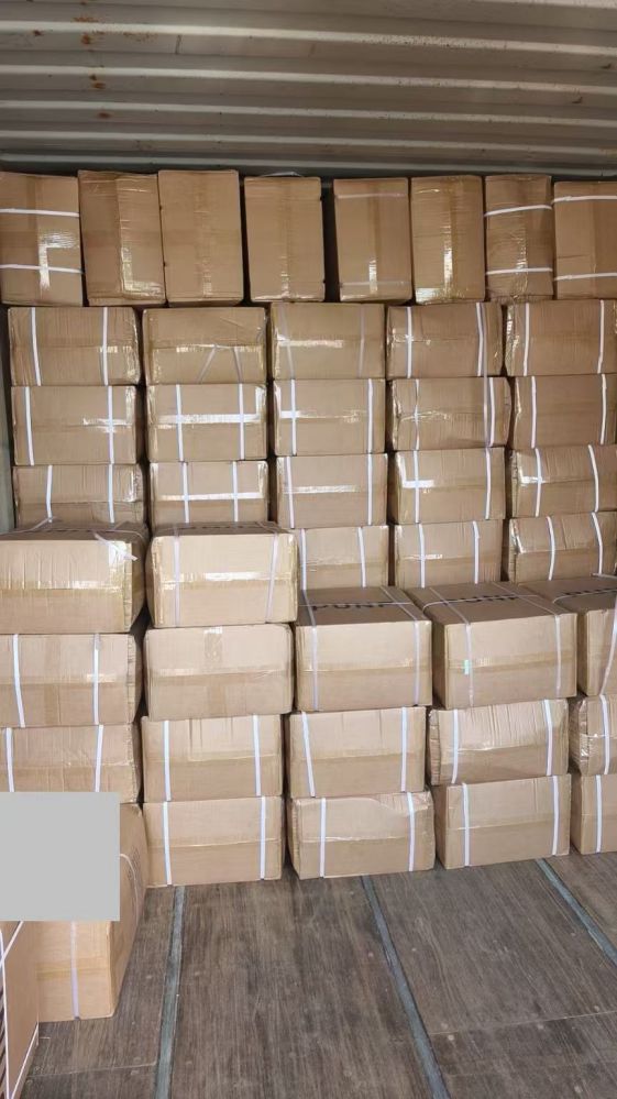 Dostawa ciężarówek z kołami tnącymi