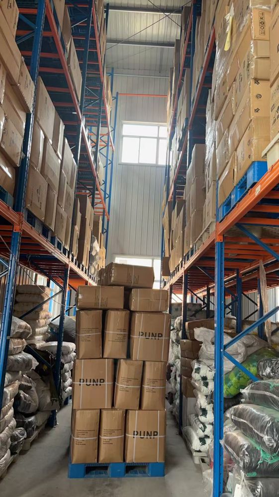 Dostawa ciężarówek z kołami tnącymi