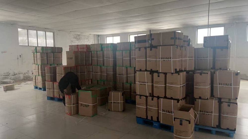 Dostawa ciężarówek z kołami tnącymi